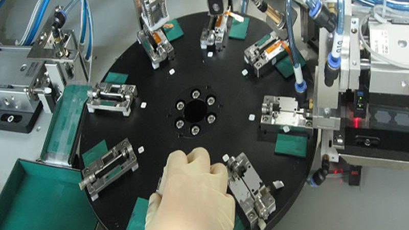 码垛机器人：自动化生产线的“智能助手